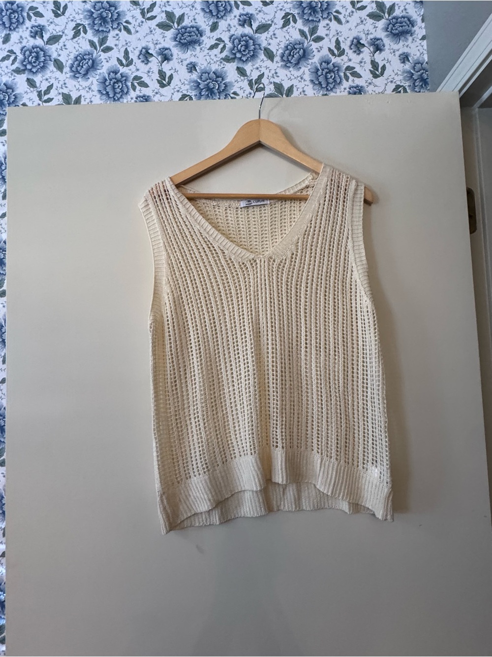 Cupshe Cream Open-Knit V-Neck Sweater Vest